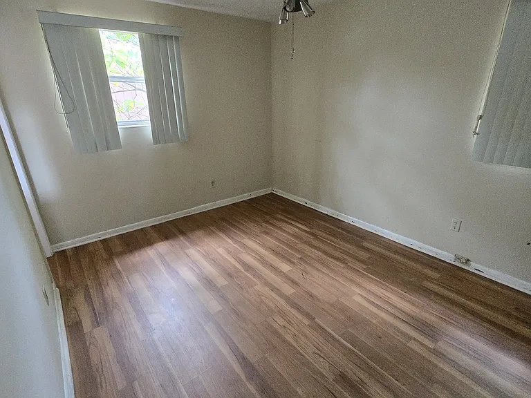4918 Locksley Ave — Photo 9
