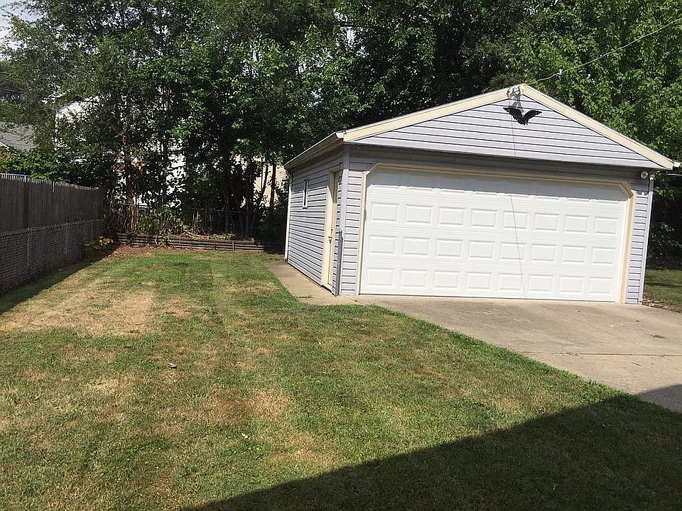 2 car detached garage