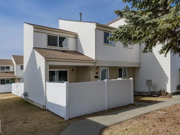 37 Woodvale Vlg NW, Edmonton, AB T6L 1W4