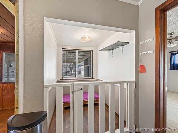5th image of 210 S Rosehill Ave