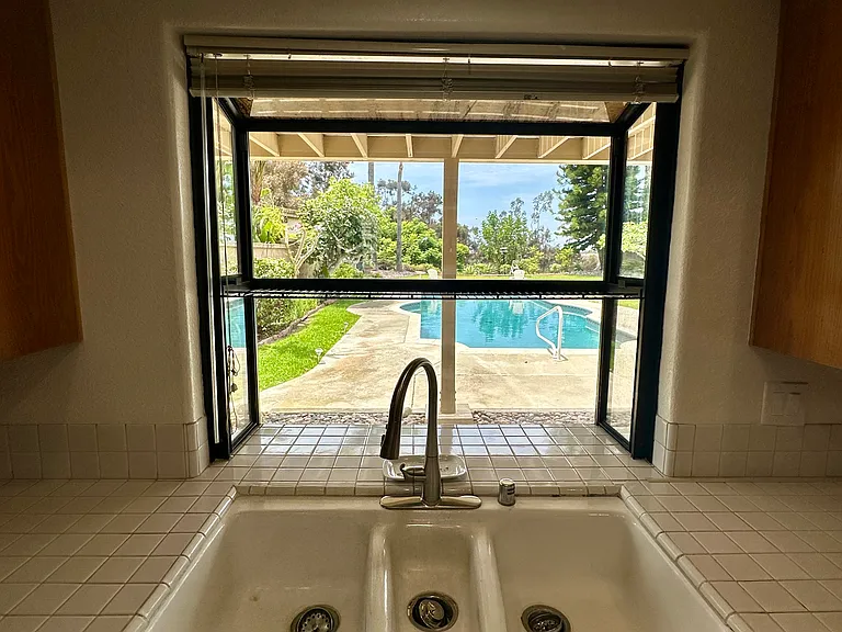 1043 Cordova Dr — Photo 11