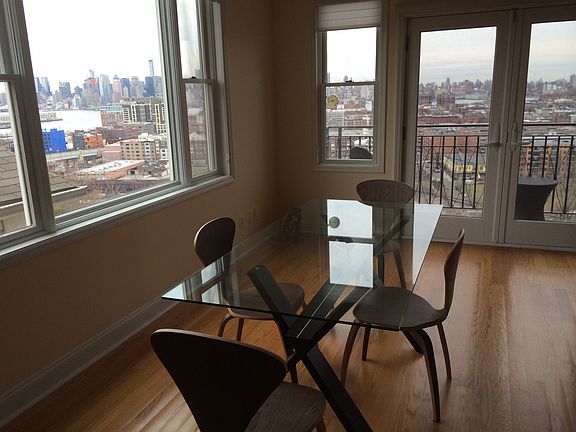 2nd image of 301 Manhattan Ave APT 3