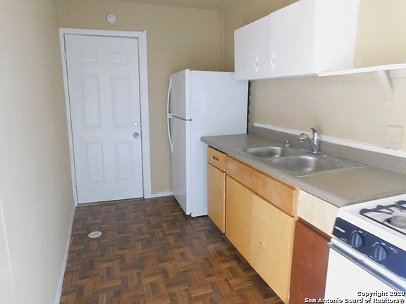 5th image of 401 W Elmira St #2