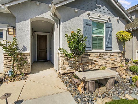 2nd image of 1655 Cady Ln