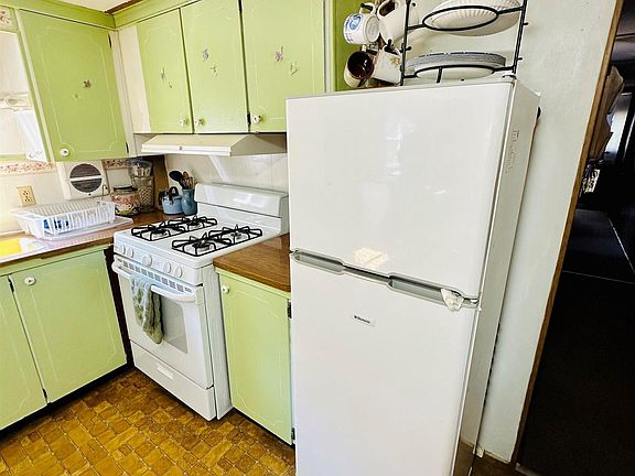 4th image of 1250 N River Dr