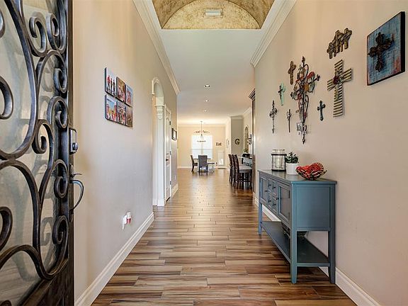 4th image of 415 Lake Grove Ct