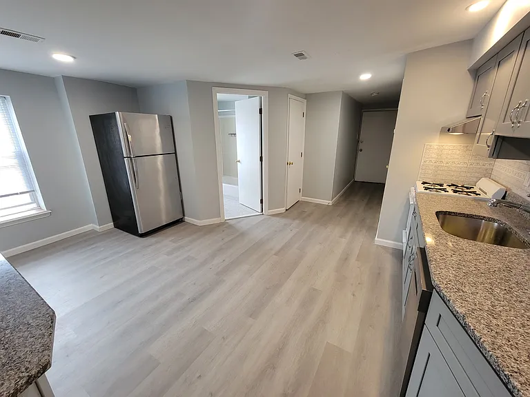 552 N 17th St #3F — Photo 6