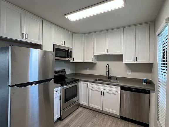 4th image of 1727 Chalcedony St #16