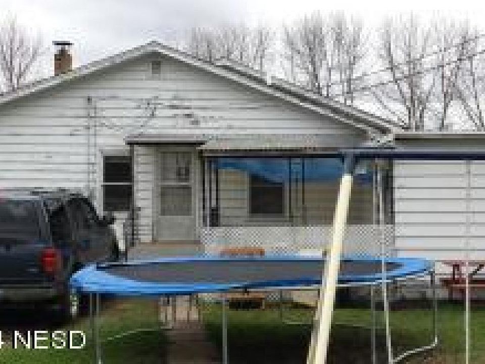 2nd image of 109 S 5th St
