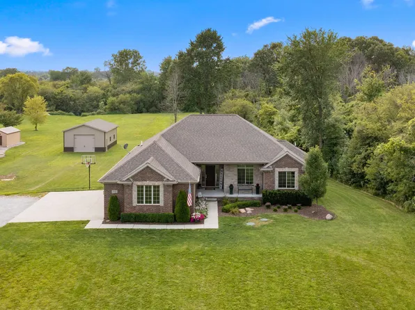 4940 Glover Rd, Almont, MI 48003
