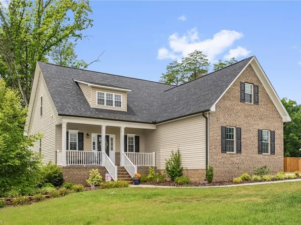 4812 Lord Andrews Pl, Liberty, NC 27298
