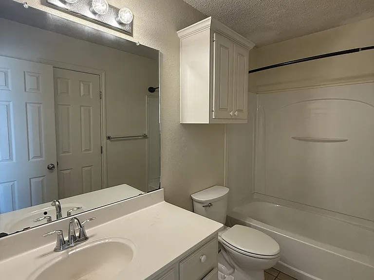 3214 111th St #B — Photo 3