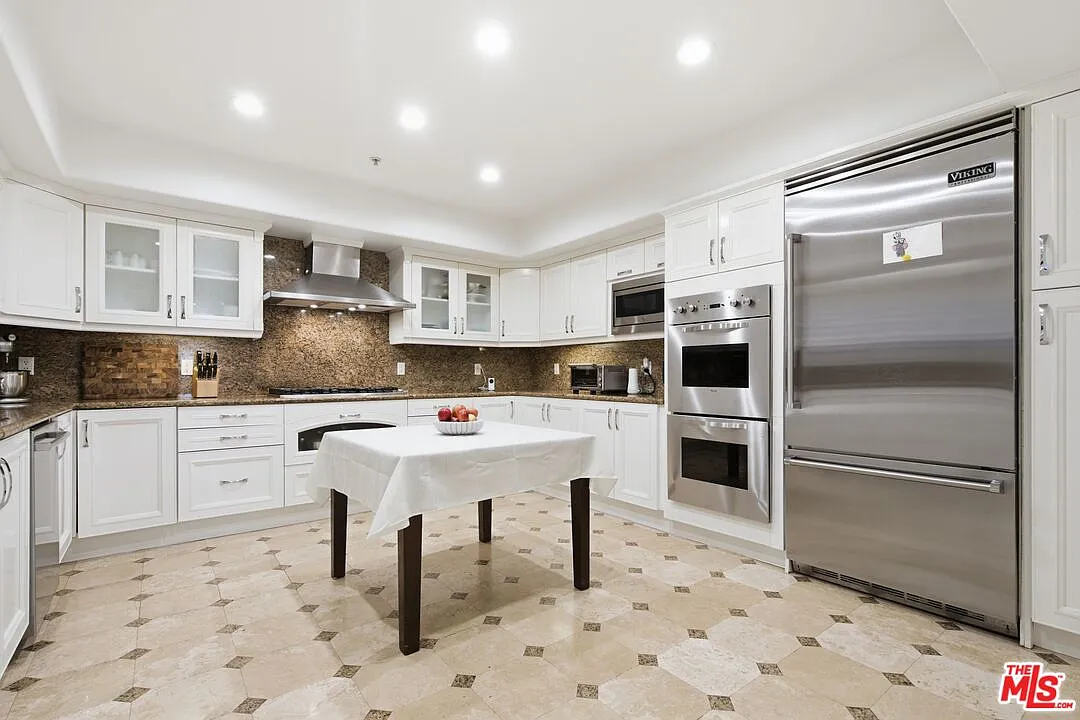 3 bed, 2.5 bath, 2178 sqft, $6,750 — Photo 3