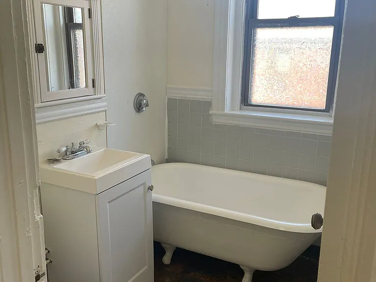 352 Riverway #22 — Photo 6