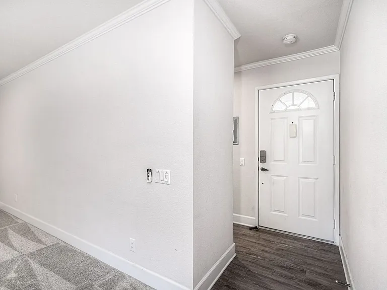 8545 Villa La Jolla Dr #H — Photo 38