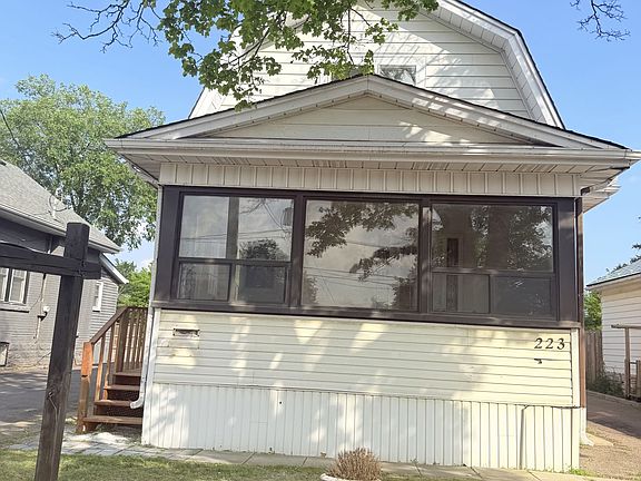 2nd image of 223 Queen St W