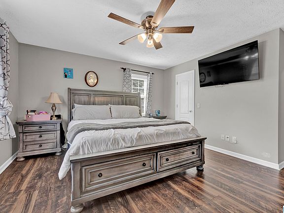 3rd image of 370 Nicole Trl