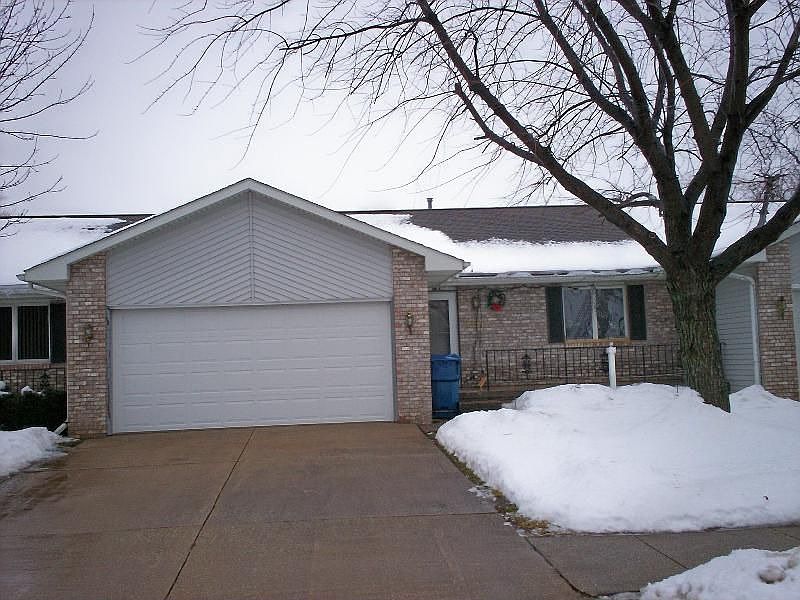 1st image of 204 N Russell Ave