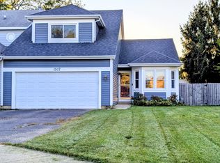 1527 S Pembroke Dr, South Elgin, IL 60177