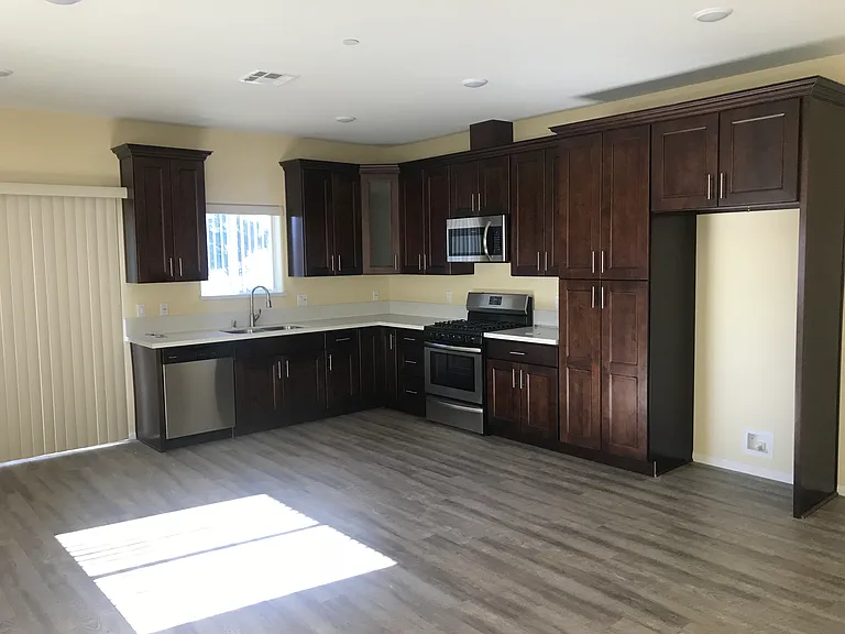 6624 Balboa Blvd #4 — Photo 14