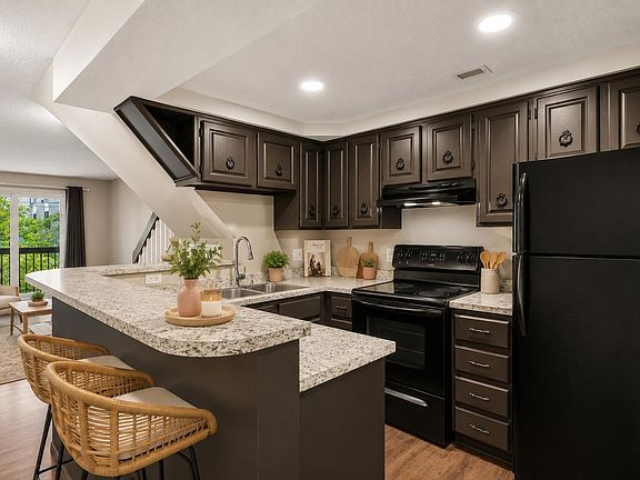 5th image of 722 4a St NE #9