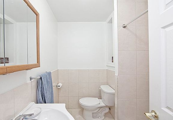 4th image of 329 E 6th St APT 10
