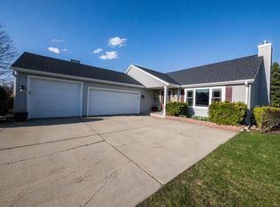 609 Maple Tree Dr, Waterford, WI 53185