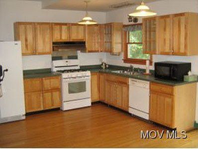 4th image of 406 Scammel St
