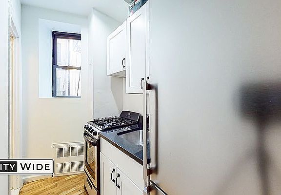 3rd image of 402 E 78th St APT 18