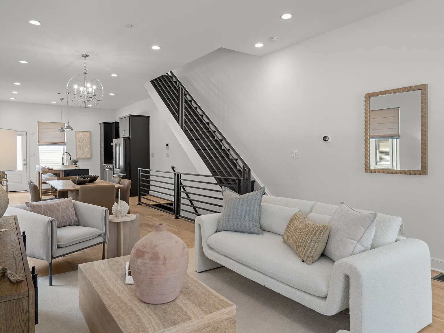 4 bed, $3,800 — Photo 2