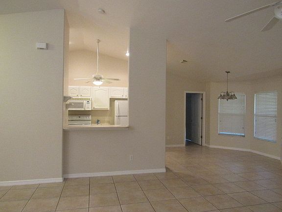 4th image of 151 SE 21st Ln