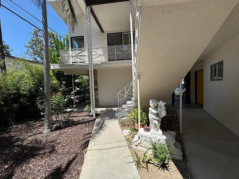 4418 Vantage Ave #3 — Photo 36