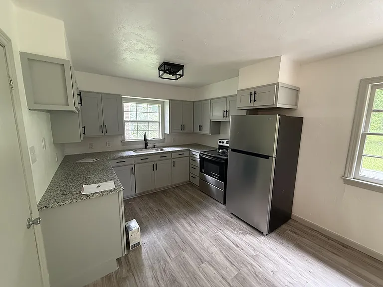 136 N Crownpoint Dr — Photo 4
