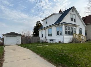 817 W Homer St, Freeport, IL 61032