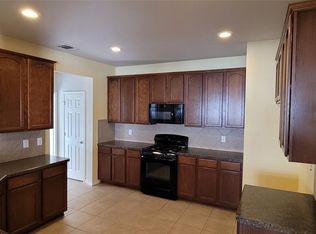 920 Charleston Ln, Savannah, TX 76227