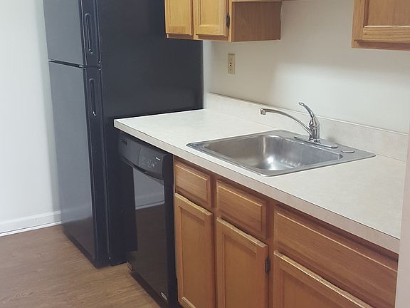 4th image of 10103 Northeast Blvd