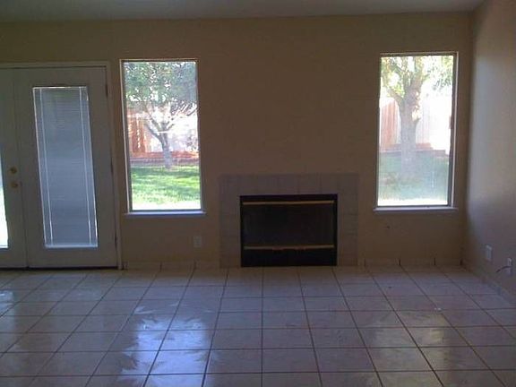 Living room w/ fireplace