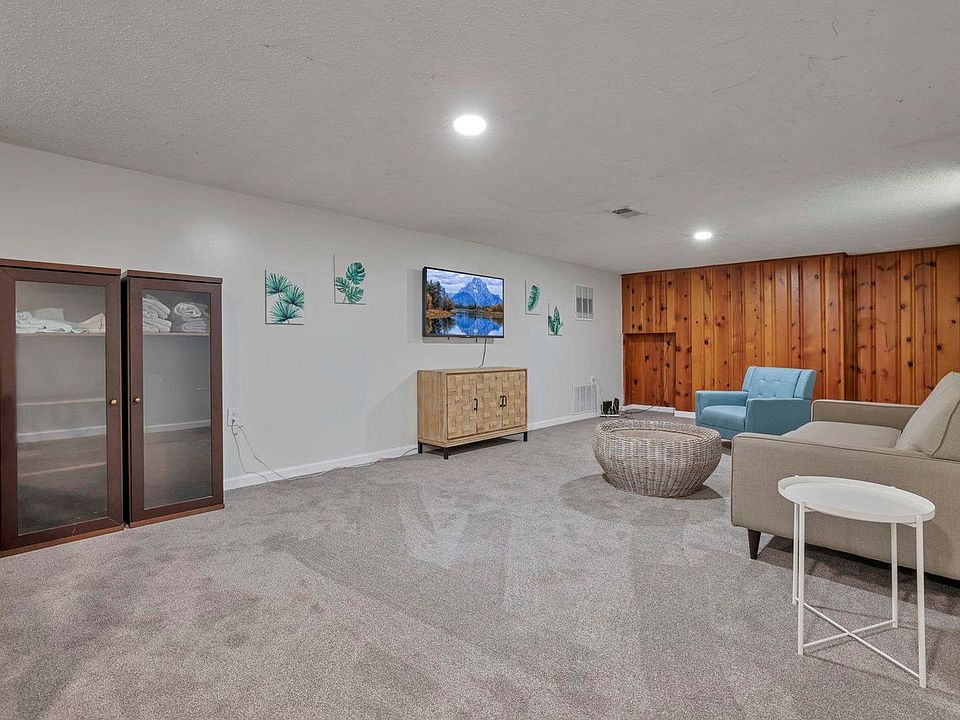 1st image of 3695 Montclair Dr #Id1250574p