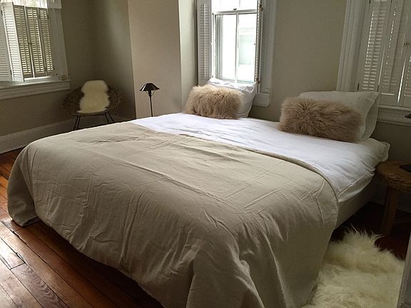 king bed w/ feather duvet