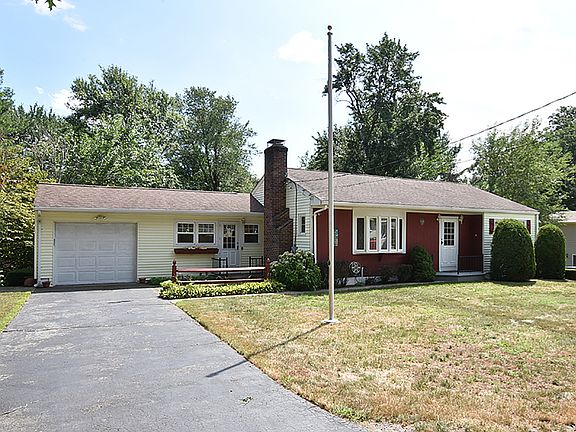 4th image of 130 Carlson Dr