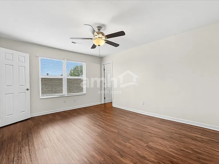 7694 Hillsdowne Cir — Photo 9