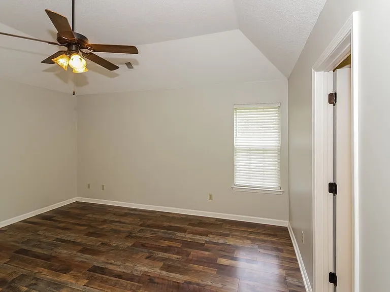 1676 Sandpiper Cv N — Photo 8