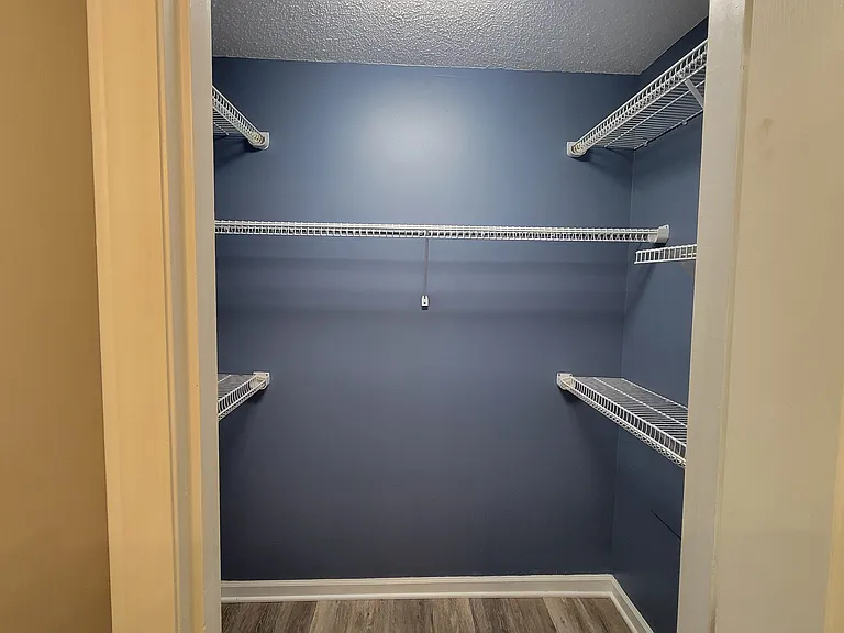 6107 Colchester Ln — Photo 15