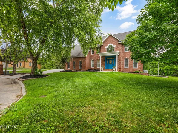 16 Radcliff Ter, Oak Ridge, TN 37830