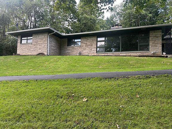 2nd image of 2750 Redwood Dr