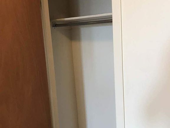 5th image of 174 Norman Ave APT 4R