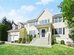 32 Emerson Point, New Rochelle, NY 10801