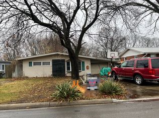 121 Elm Ave, North Aurora, IL 60542