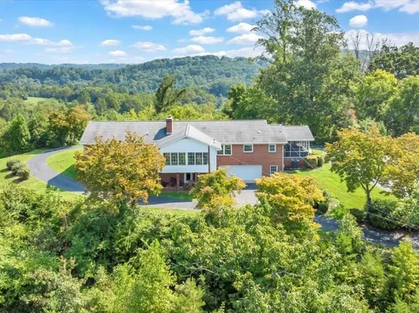 100 Dickys Dr, Martinsville, VA 24112