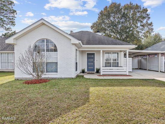 411 Pine Valley Dr, Youngsville, LA 70592
